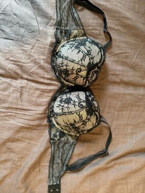 Victoria's Secret Black Lace Beige Cup Bra   (34DD)